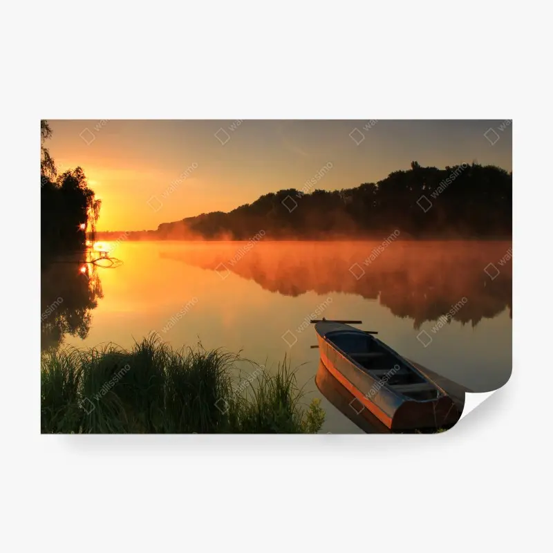 Fototapeta mglisty wschód nad jeziorem z łodzią