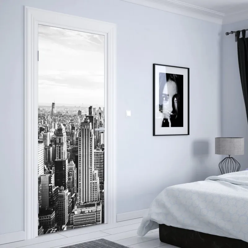 Naklejka na drzwi mglisty iglasty las z wodospadem – Wallissimo®