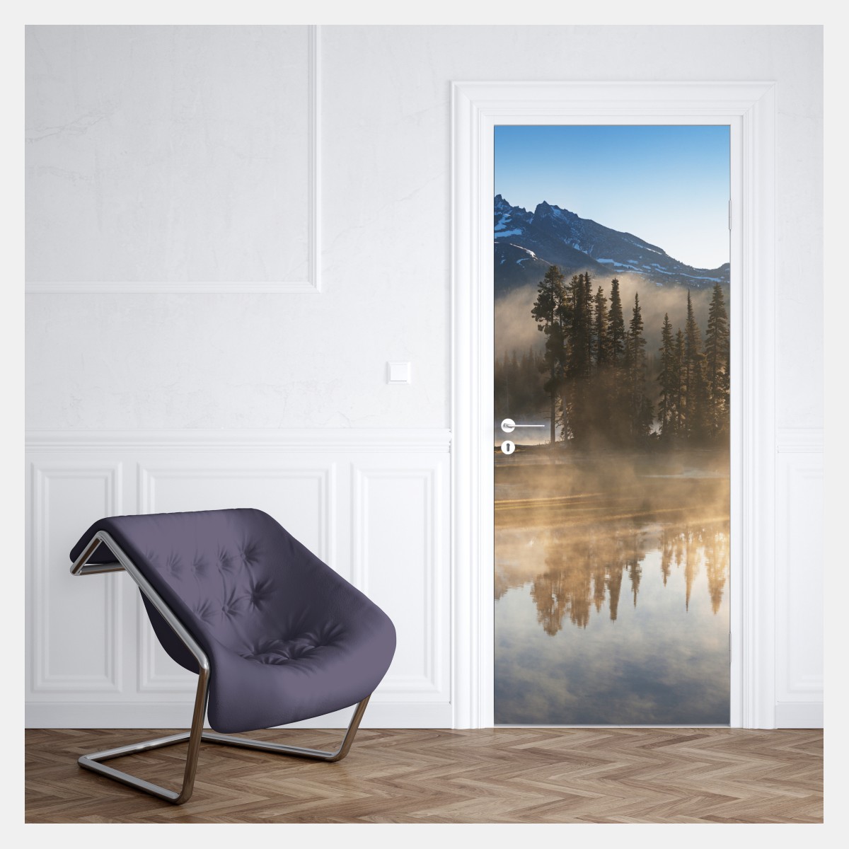 Naklejka na drzwi mglista góra odbita w jeziorze o świcie – Wallissimo® Naklejka na drzwi mglista góra odbita w jeziorze o świcie – Wallissimo®
