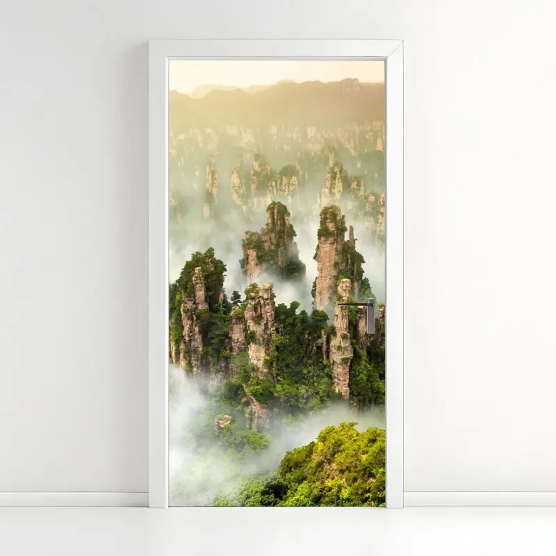 Naklejka na drzwi słoneczna uliczka w Civita di Bagnoregio – Wallissimo®