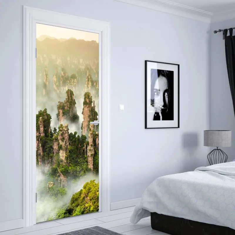 Naklejka na drzwi słoneczna uliczka w Civita di Bagnoregio – Wallissimo®