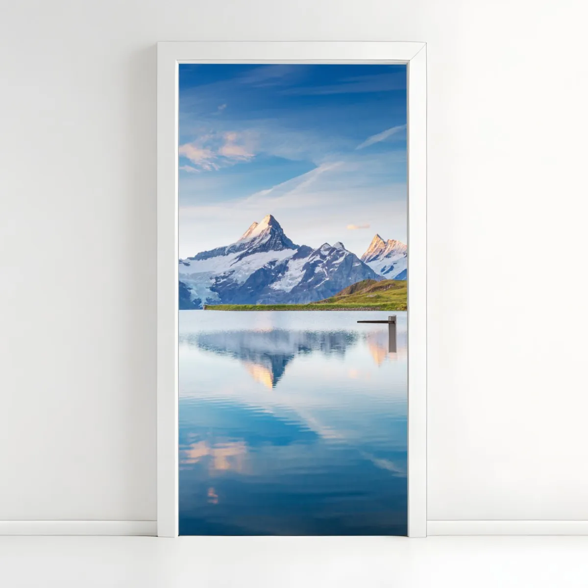 Naklejka na drzwi majestatyczne odbicie Alp przy Bachalpsee – Wallissimo® Naklejka na drzwi majestatyczne odbicie Alp przy Bachalpsee – Wallissimo®