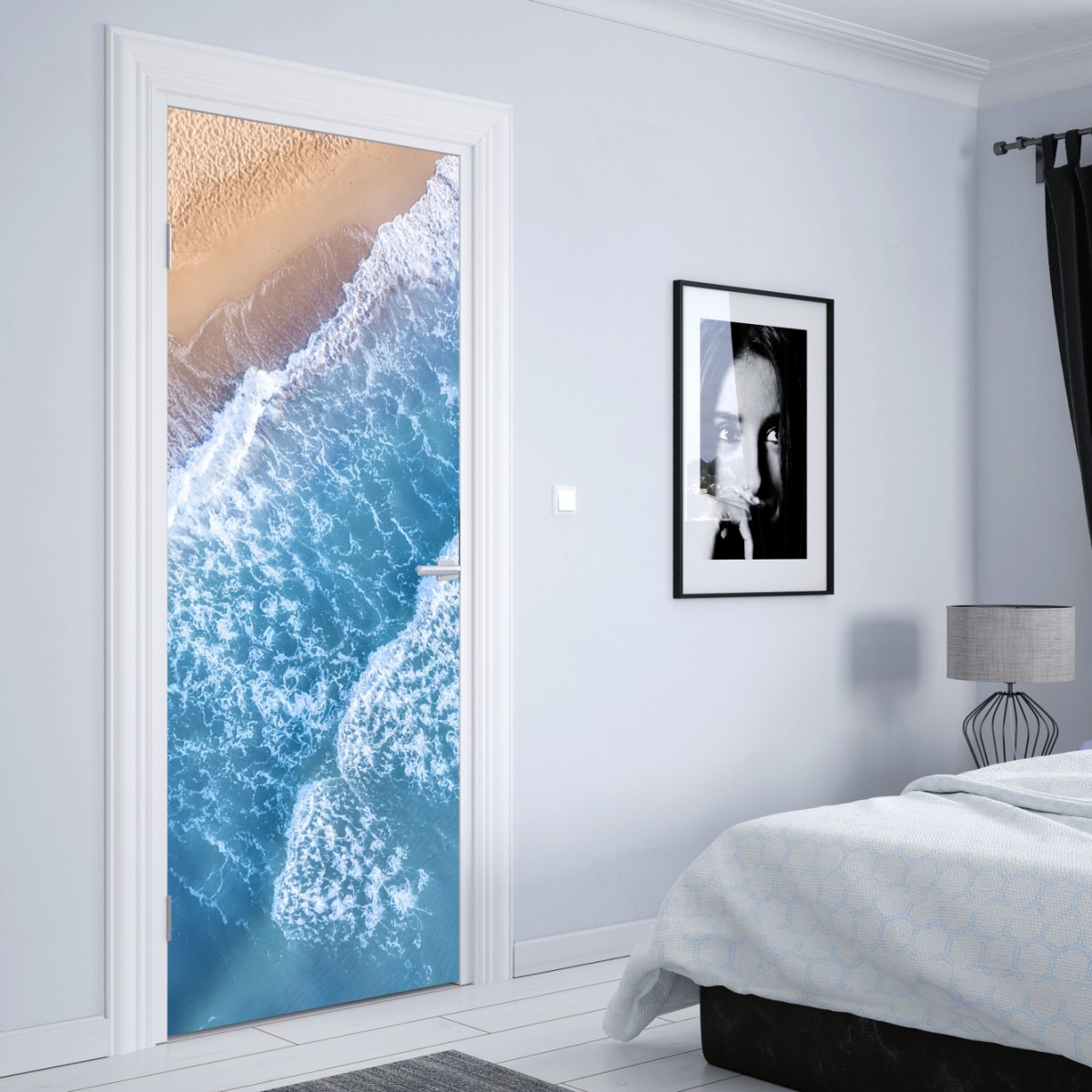 Naklejka na drzwi widok z lotu ptaka na turkusowe fale i piaszczystą plażę – Wallissimo® Naklejka na drzwi widok z lotu ptaka na turkusowe fale i piaszczystą plażę – Wallissimo®