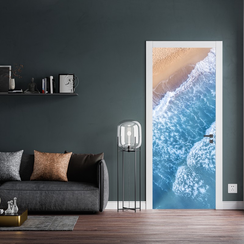 Naklejka na drzwi widok z lotu ptaka na turkusowe fale i piaszczystą plażę – Wallissimo® Naklejka na drzwi widok z lotu ptaka na turkusowe fale i piaszczystą plażę – Wallissimo®