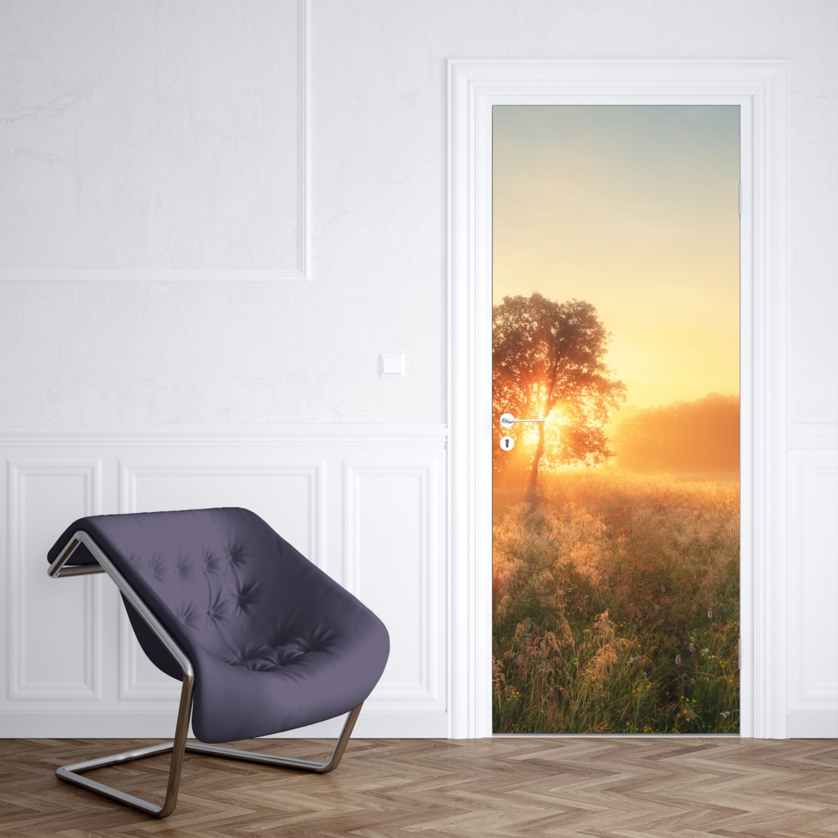 Naklejka na drzwi złoty wschód słońca nad mglistą łąką – Wallissimo® Naklejka na drzwi złoty wschód słońca nad mglistą łąką – Wallissimo®
