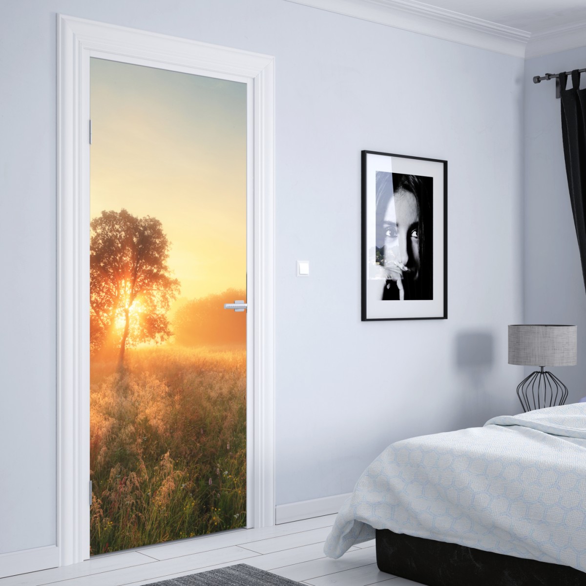 Naklejka na drzwi złoty wschód słońca nad mglistą łąką – Wallissimo® Naklejka na drzwi złoty wschód słońca nad mglistą łąką – Wallissimo®