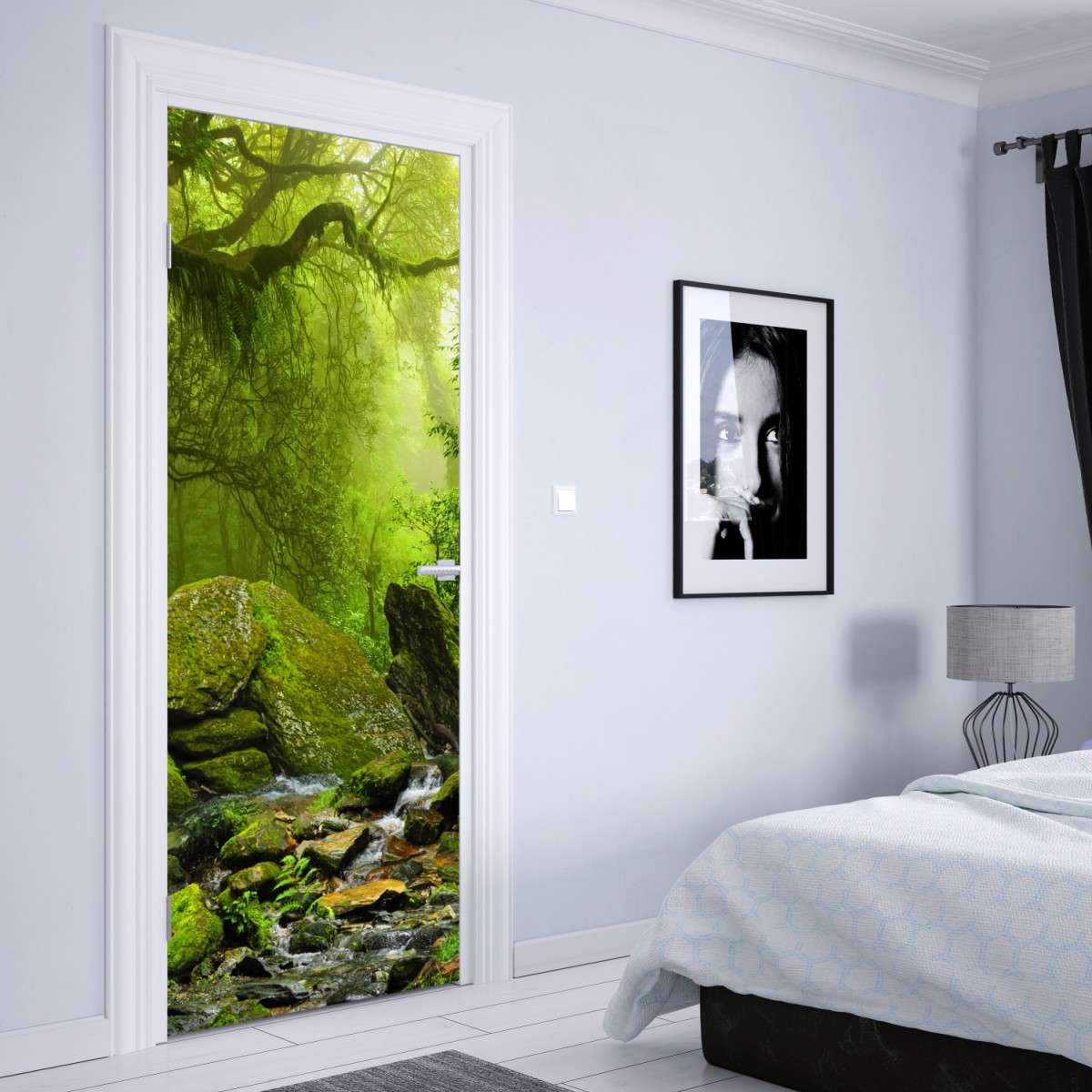 Naklejka na drzwi leśny strumień porośnięty mchem – Wallissimo® Naklejka na drzwi leśny strumień porośnięty mchem – Wallissimo®