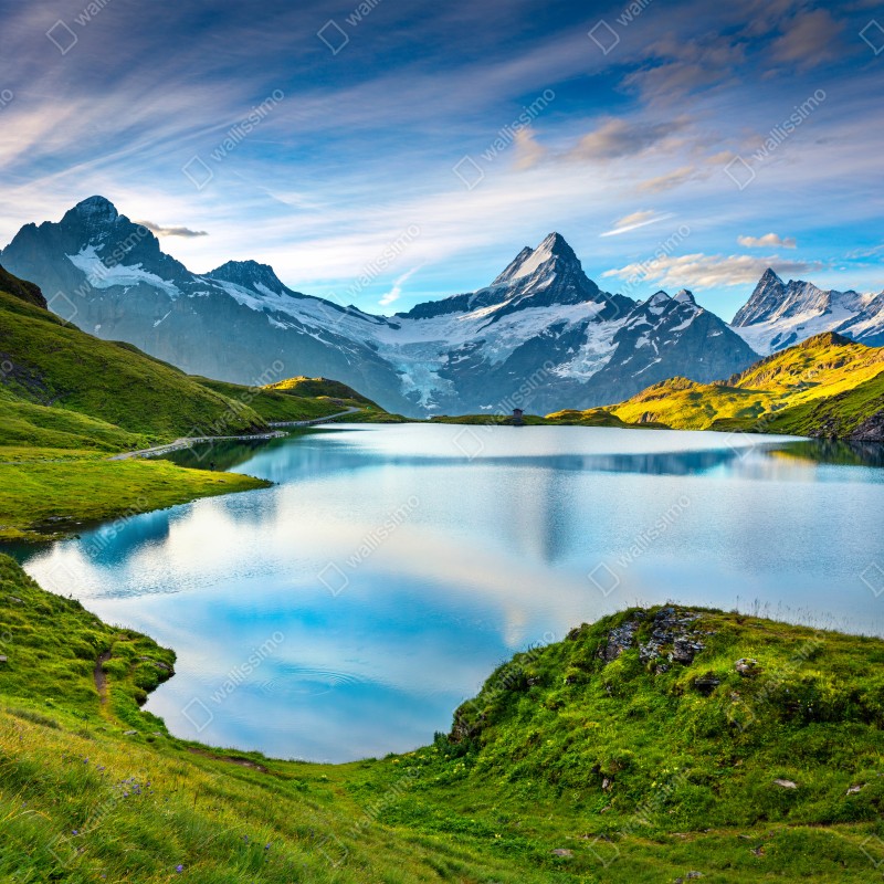 Naklejka na drzwi spokojne alpejskie jezioro pod szczytem Wetterhorn, Szwajcaria – Wallissimo® Naklejka na drzwi spokojne alpejskie jezioro pod szczytem Wetterhorn, Szwajcaria – Wallissimo®
