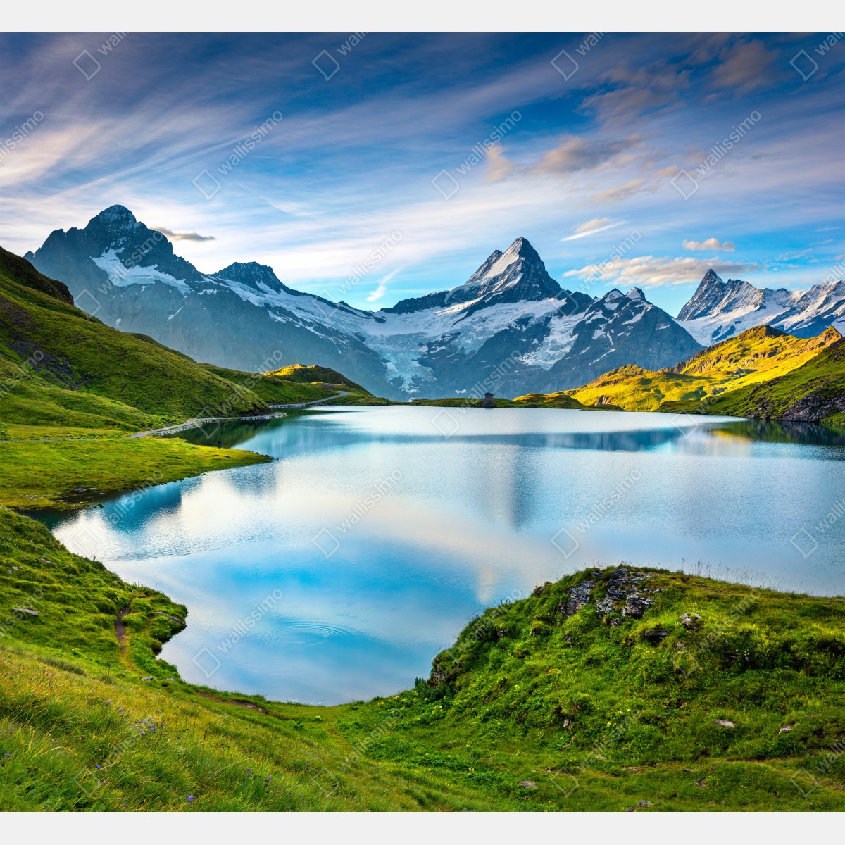 Naklejka na drzwi spokojne alpejskie jezioro pod szczytem Wetterhorn, Szwajcaria – Wallissimo® Naklejka na drzwi spokojne alpejskie jezioro pod szczytem Wetterhorn, Szwajcaria – Wallissimo®