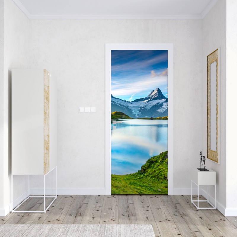 Naklejka na drzwi spokojne alpejskie jezioro pod szczytem Wetterhorn, Szwajcaria – Wallissimo® Naklejka na drzwi spokojne alpejskie jezioro pod szczytem Wetterhorn, Szwajcaria – Wallissimo®