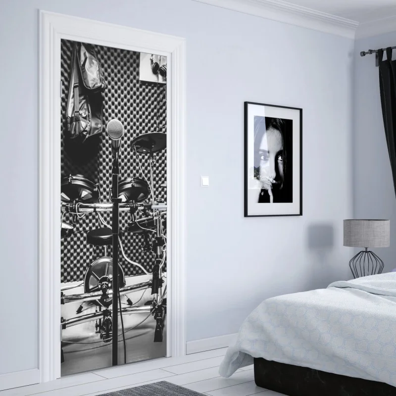 Naklejka na drzwi intensywny tropikalny ptak rajski na zielonych liściach – Wallissimo®