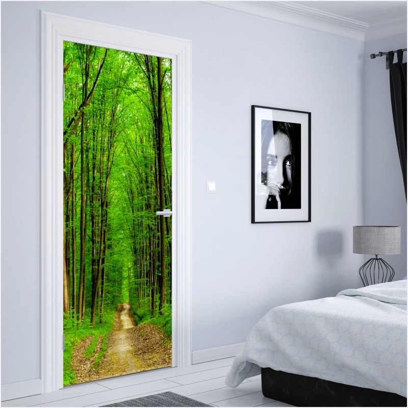 Naklejka na drzwi zielona leśna ścieżka wiosną – Wallissimo® Naklejka na drzwi zielona leśna ścieżka wiosną – Wallissimo®