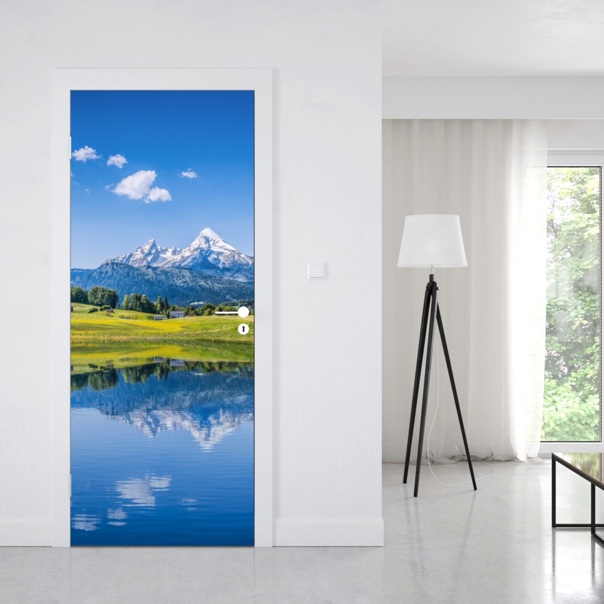 Naklejka na drzwi alpejskie odbicie: spokojny krajobraz górski – Wallissimo® Naklejka na drzwi alpejskie odbicie: spokojny krajobraz górski – Wallissimo®