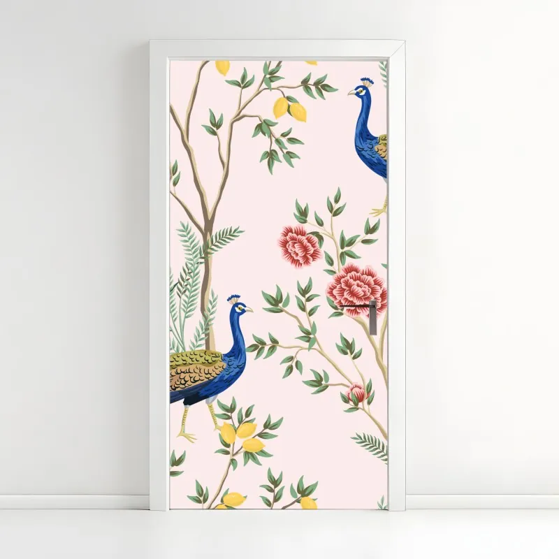 Naklejka na drzwi elegancki wzór z pawiem i kwiatami na różowym tle