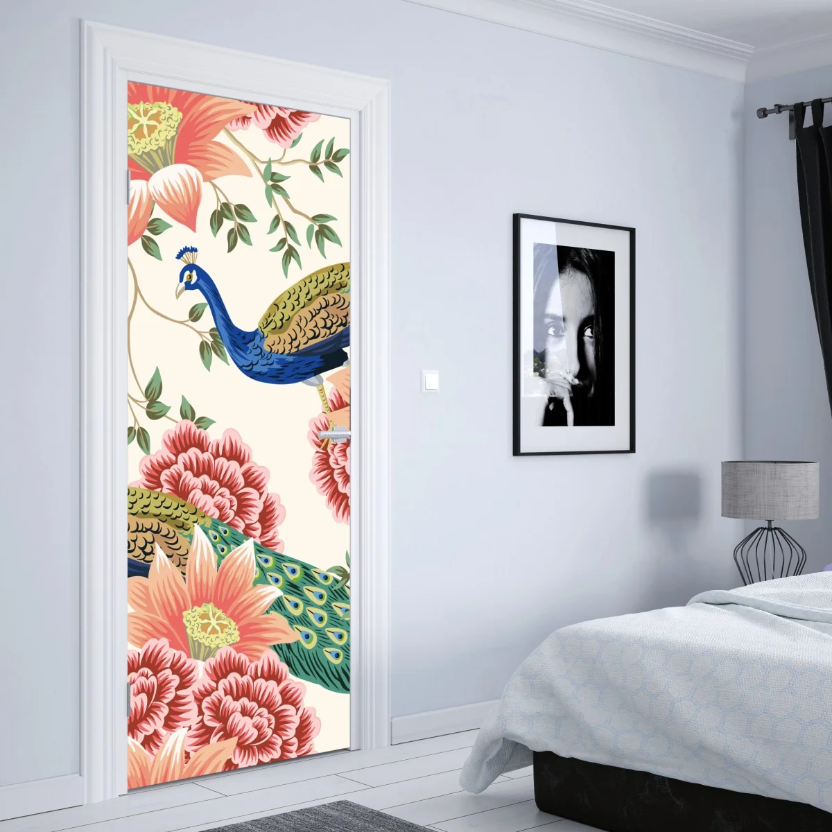 Naklejka na drzwi elegancki wzór z pawiem i kwiatami – Wallissimo® Naklejka na drzwi elegancki wzór z pawiem i kwiatami – Wallissimo®