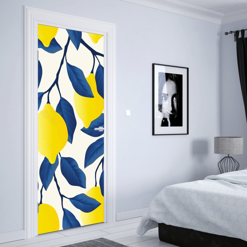 Naklejka na drzwi żywy wzór cytryn z niebieskimi liśćmi – Wallissimo® Naklejka na drzwi żywy wzór cytryn z niebieskimi liśćmi – Wallissimo®