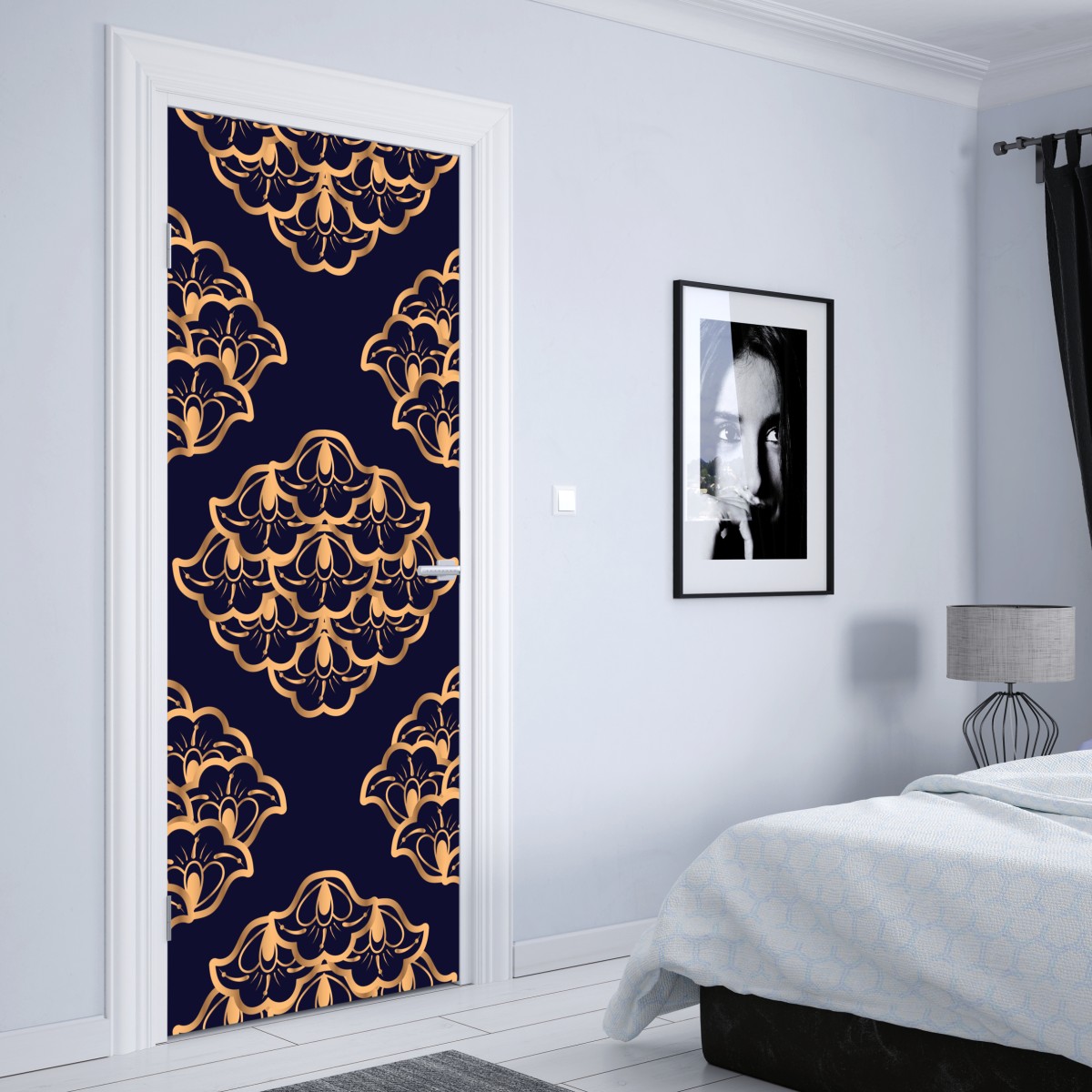 Naklejka na drzwi złoty wzór damaskowy na granatowym tle – Wallissimo® Naklejka na drzwi złoty wzór damaskowy na granatowym tle – Wallissimo®