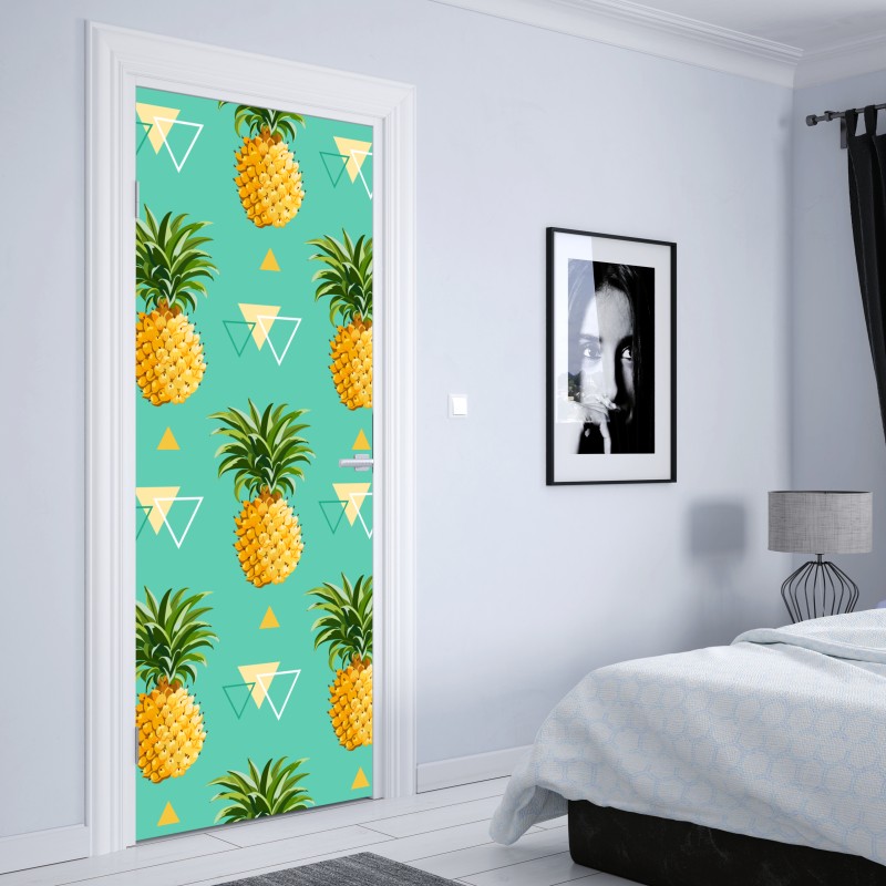 Naklejka na drzwi tropikalny wzór z ananasami na turkusowym tle – Wallissimo® Naklejka na drzwi tropikalny wzór z ananasami na turkusowym tle – Wallissimo®