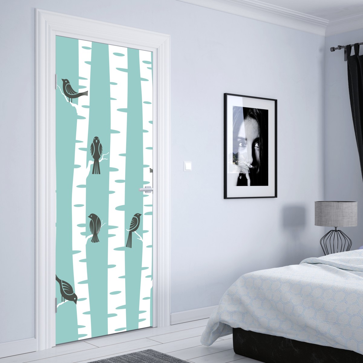 Naklejka na drzwi turkusowy las brzóz z ptakami – Wallissimo® Naklejka na drzwi turkusowy las brzóz z ptakami – Wallissimo®
