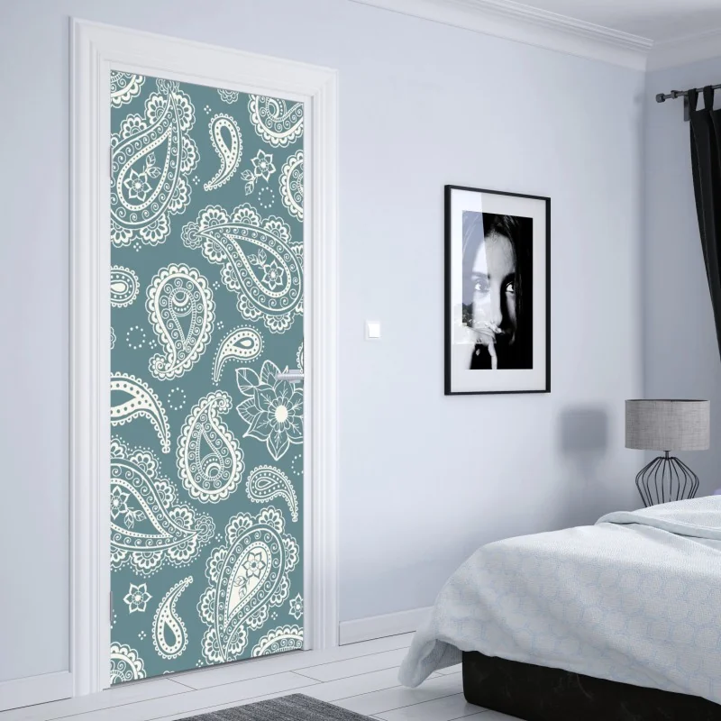 Naklejka na drzwi morski wzór paisley z kwiatowymi motywami – Wallissimo® Naklejka na drzwi morski wzór paisley z kwiatowymi motywami – Wallissimo®