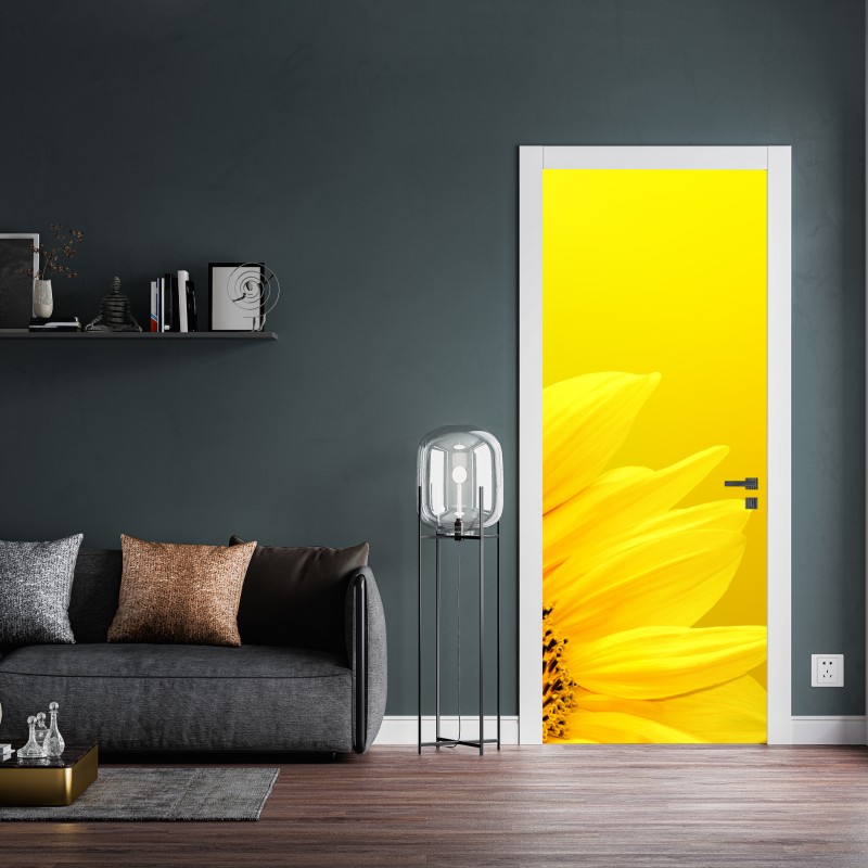 Naklejka na drzwi żywy słonecznik z bliska na żółtym tle – Wallissimo® Naklejka na drzwi żywy słonecznik z bliska na żółtym tle – Wallissimo®