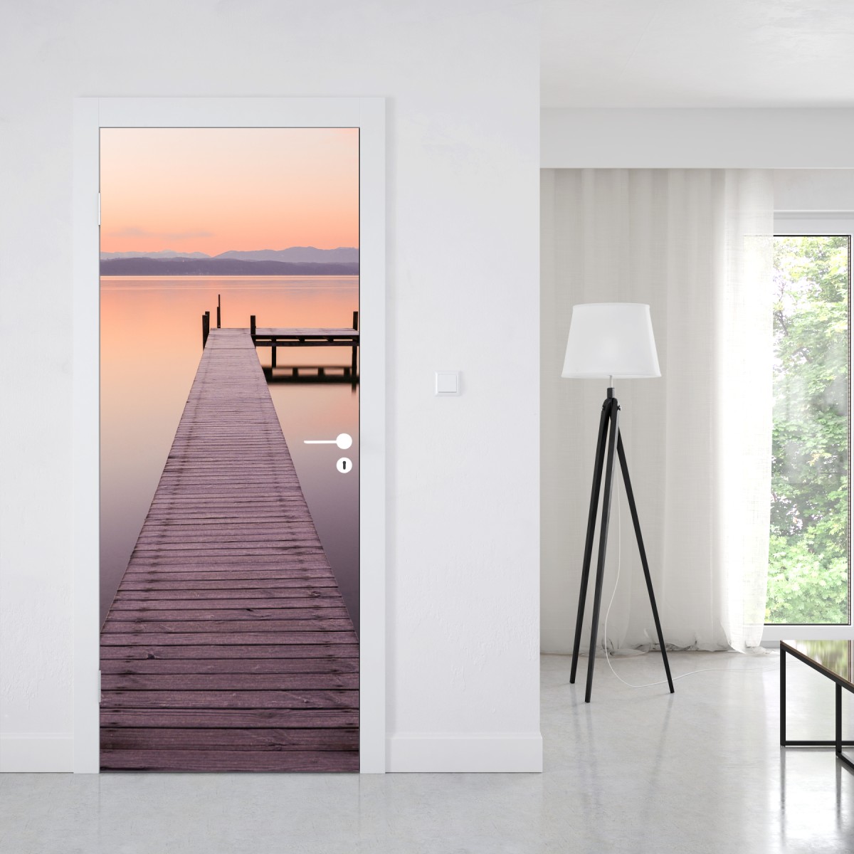 Naklejka na drzwi spokojne molo o wschodzie nad pastelowym jeziorem – Wallissimo® Naklejka na drzwi spokojne molo o wschodzie nad pastelowym jeziorem – Wallissimo®