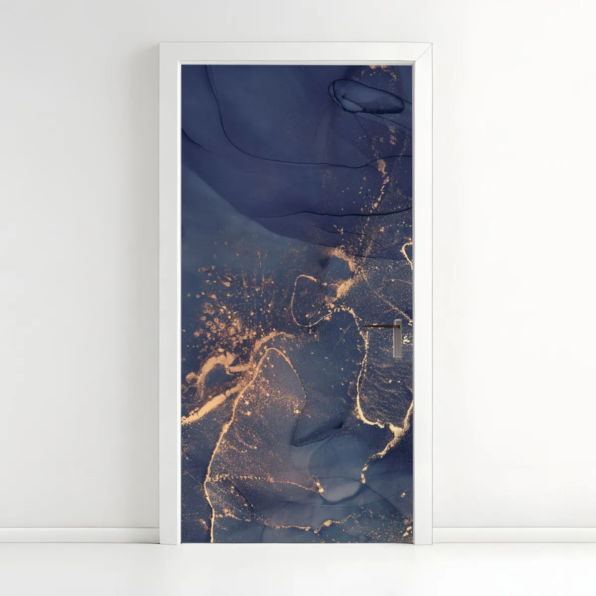 Naklejka na drzwi granatowa marmurowa abstrakcja ze złotymi żyłkami – Wallissimo® Naklejka na drzwi granatowa marmurowa abstrakcja ze złotymi żyłkami – Wallissimo®