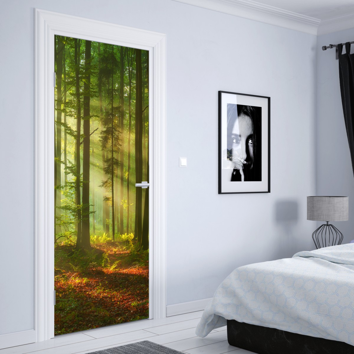 Naklejka na drzwi poranne światło w zielonym lesie – Wallissimo® Naklejka na drzwi poranne światło w zielonym lesie – Wallissimo®