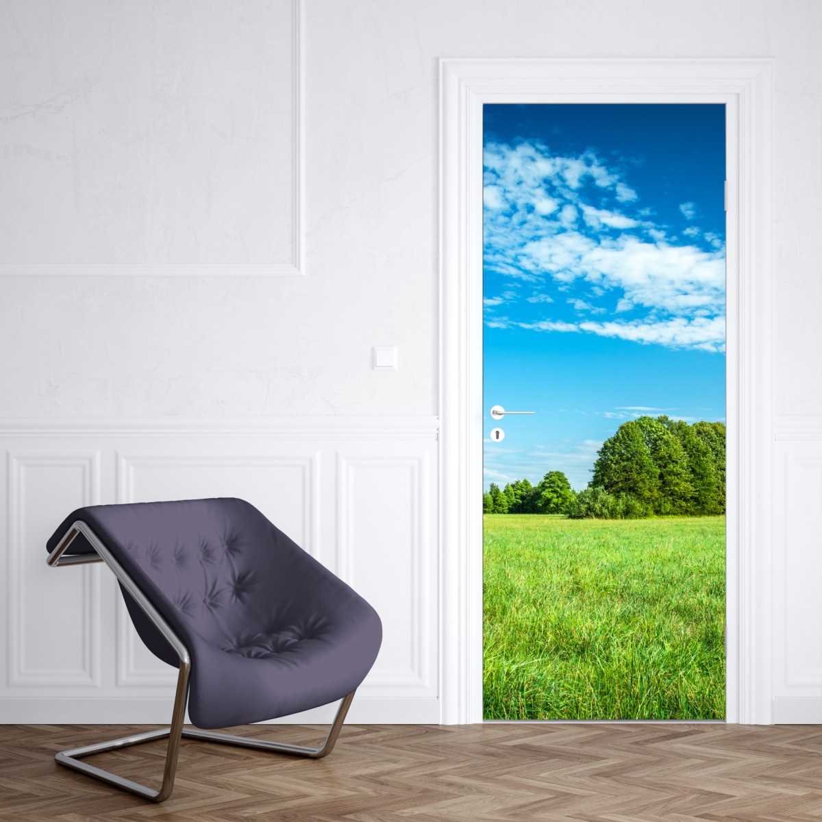 Naklejka na drzwi słoneczna zielona łąka pod niebieskim niebem – Wallissimo® Naklejka na drzwi słoneczna zielona łąka pod niebieskim niebem – Wallissimo®