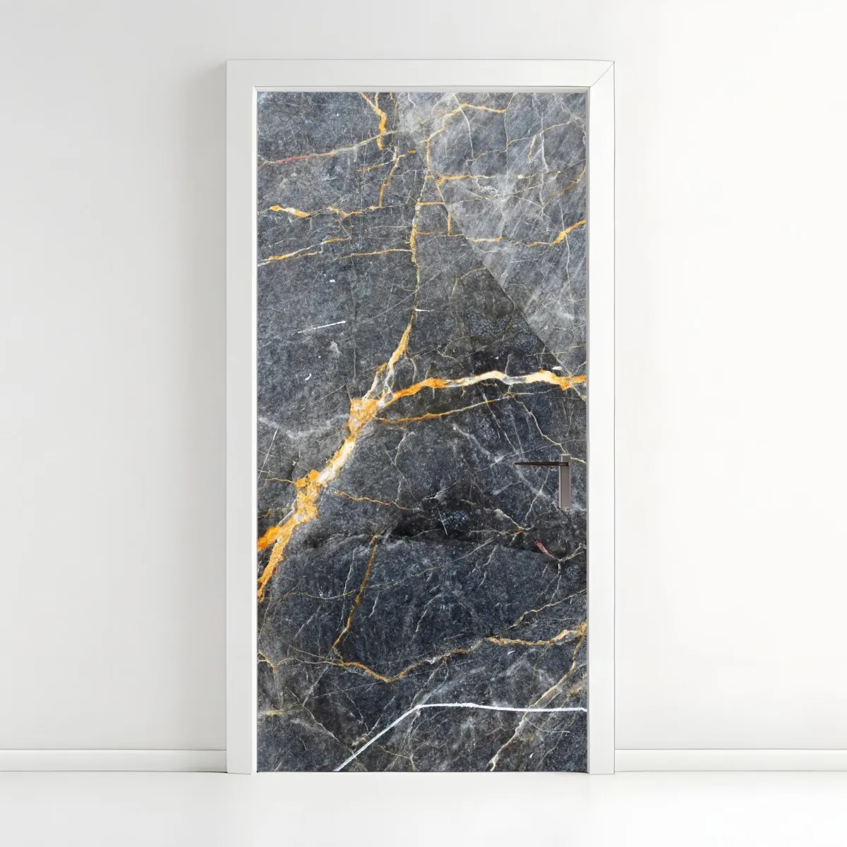 Naklejka na drzwi ciemnoszary marmur ze złotymi żyłami – Wallissimo® Naklejka na drzwi ciemnoszary marmur ze złotymi żyłami – Wallissimo®