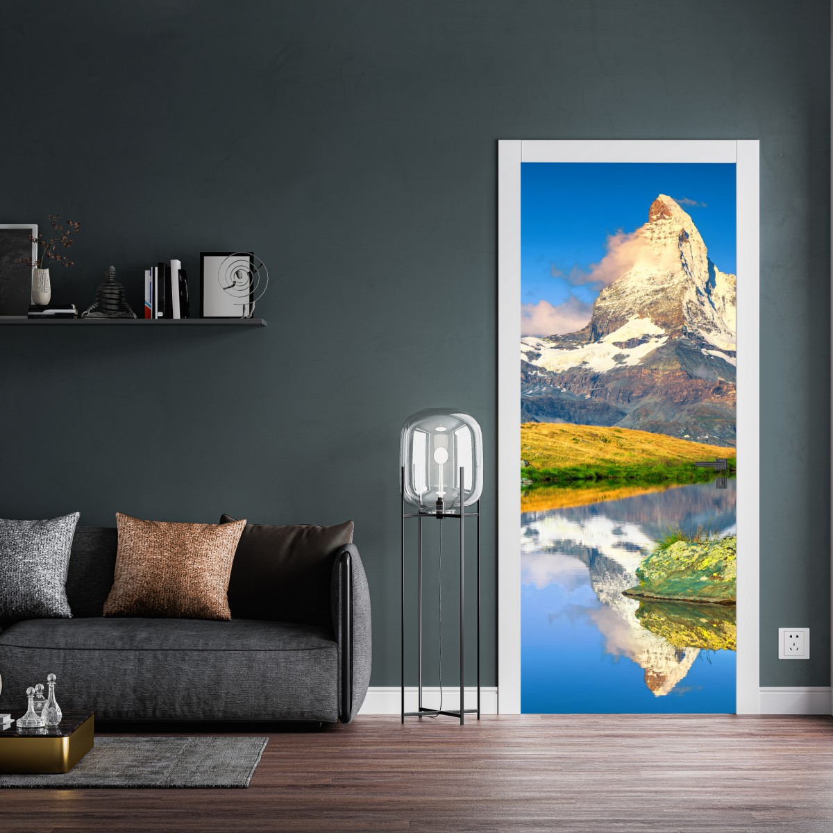 Naklejka na drzwi majestatyczny Matterhorn odbity w alpejskim jeziorze – Wallissimo® Naklejka na drzwi majestatyczny Matterhorn odbity w alpejskim jeziorze – Wallissimo®