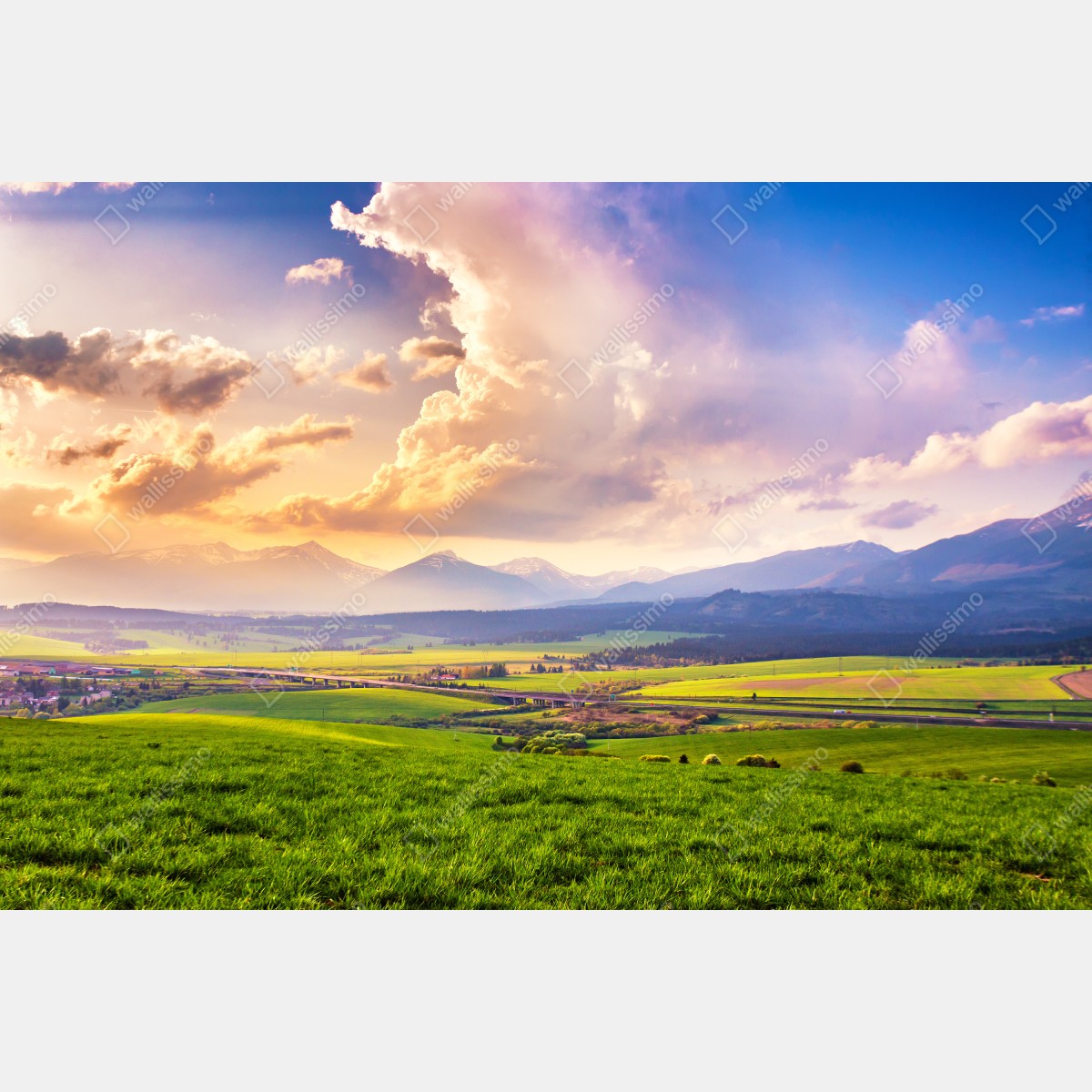 Naklejka na drzwi panorama wiosennej doliny górskiej, Tatry Słowacja – Wallissimo® Naklejka na drzwi panorama wiosennej doliny górskiej, Tatry Słowacja – Wallissimo®