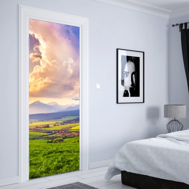 Naklejka na drzwi panorama wiosennej doliny górskiej, Tatry Słowacja – Wallissimo® Naklejka na drzwi panorama wiosennej doliny górskiej, Tatry Słowacja – Wallissimo®