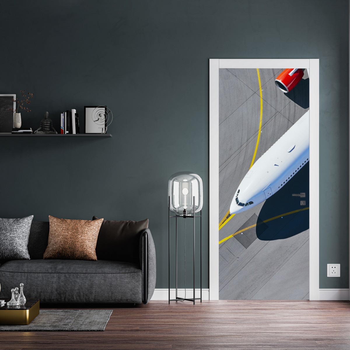 Naklejka na drzwi widok z lotu ptaka na samolot na płycie lotniska – Wallissimo® Naklejka na drzwi widok z lotu ptaka na samolot na płycie lotniska – Wallissimo®