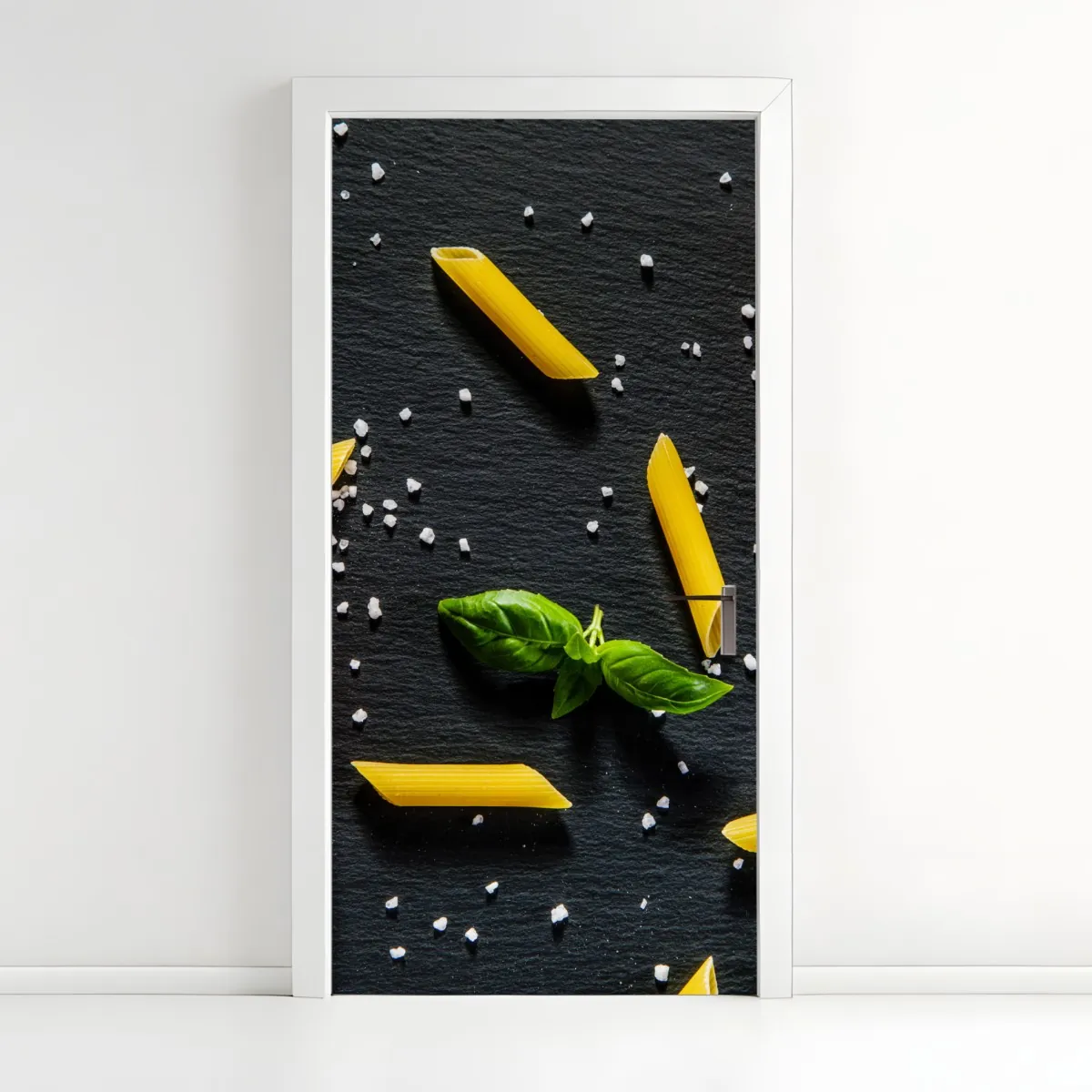 Naklejka na drzwi pomidory i penne na czarnym łupku – Wallissimo® Naklejka na drzwi pomidory i penne na czarnym łupku – Wallissimo®