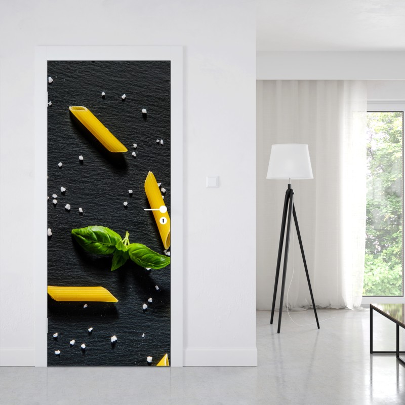 Naklejka na drzwi pomidory i penne na czarnym łupku – Wallissimo® Naklejka na drzwi pomidory i penne na czarnym łupku – Wallissimo®