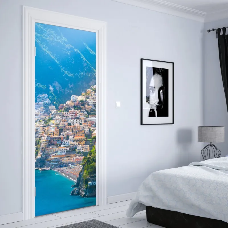 Naklejka na drzwi Positano: kolorowa wioska na wybrzeżu Amalfi – Wallissimo® Naklejka na drzwi Positano: kolorowa wioska na wybrzeżu Amalfi – Wallissimo®