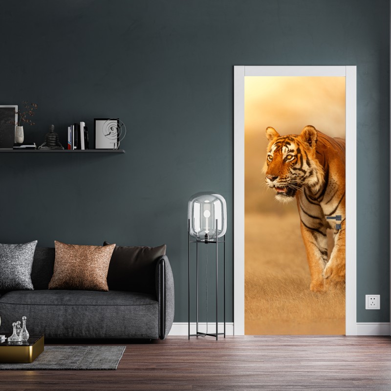 Naklejka na drzwi majestatyczny tygrys w złotym świetle – Wallissimo® Naklejka na drzwi majestatyczny tygrys w złotym świetle – Wallissimo®