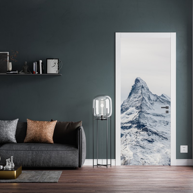 Naklejka na drzwi majestatyczny ośnieżony szczyt górski – Wallissimo® Naklejka na drzwi majestatyczny ośnieżony szczyt górski – Wallissimo®