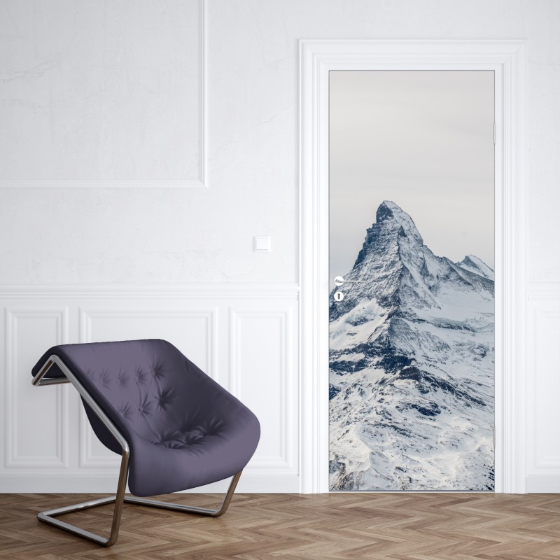 Naklejka na drzwi majestatyczny ośnieżony szczyt górski – Wallissimo® Naklejka na drzwi majestatyczny ośnieżony szczyt górski – Wallissimo®