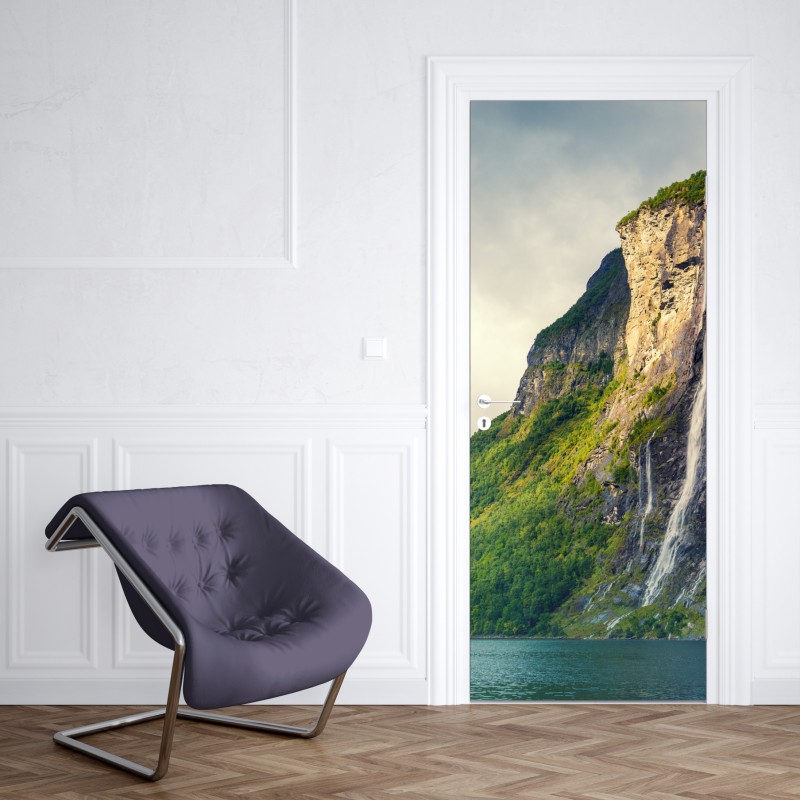 Naklejka na drzwi wodospady spływające po klifach fiordu – Wallissimo® Naklejka na drzwi wodospady spływające po klifach fiordu – Wallissimo®