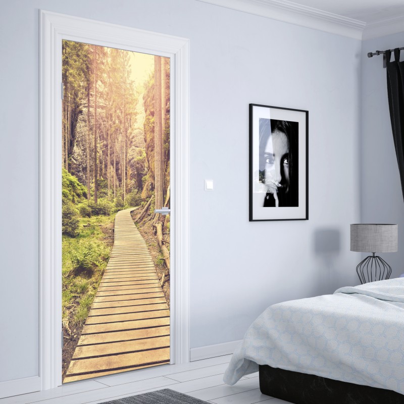 Naklejka na drzwi słoneczna drewniana kładka w Adrspach Teplice – Wallissimo® Naklejka na drzwi słoneczna drewniana kładka w Adrspach Teplice – Wallissimo®