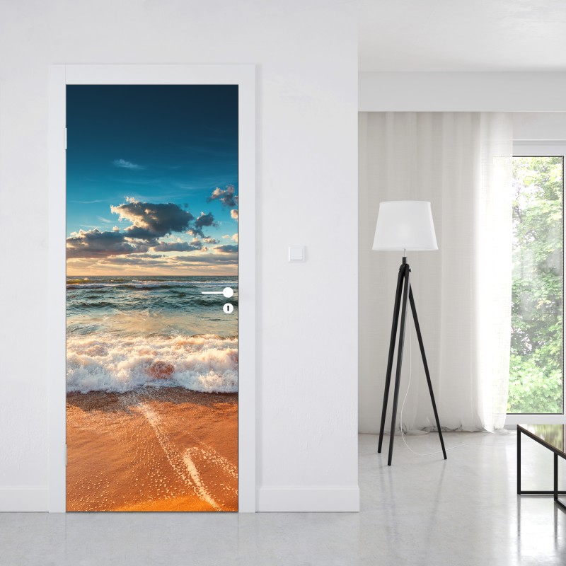 Naklejka na drzwi złoty wschód słońca nad brzegiem morza – Wallissimo® Naklejka na drzwi złoty wschód słońca nad brzegiem morza – Wallissimo®