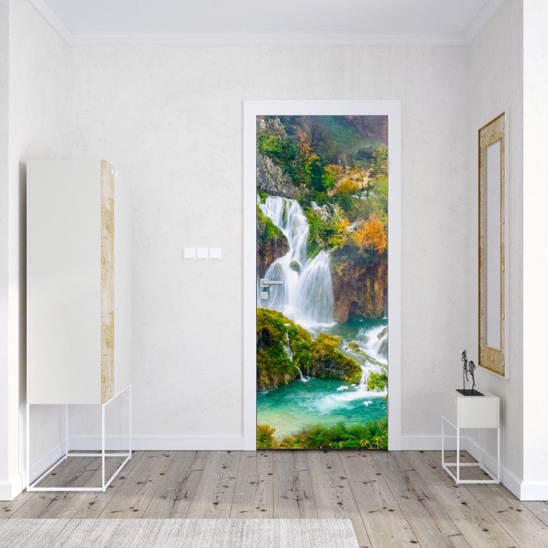 Naklejka na drzwi turkusowy wodospad jesienią – Wallissimo® Naklejka na drzwi turkusowy wodospad jesienią – Wallissimo®
