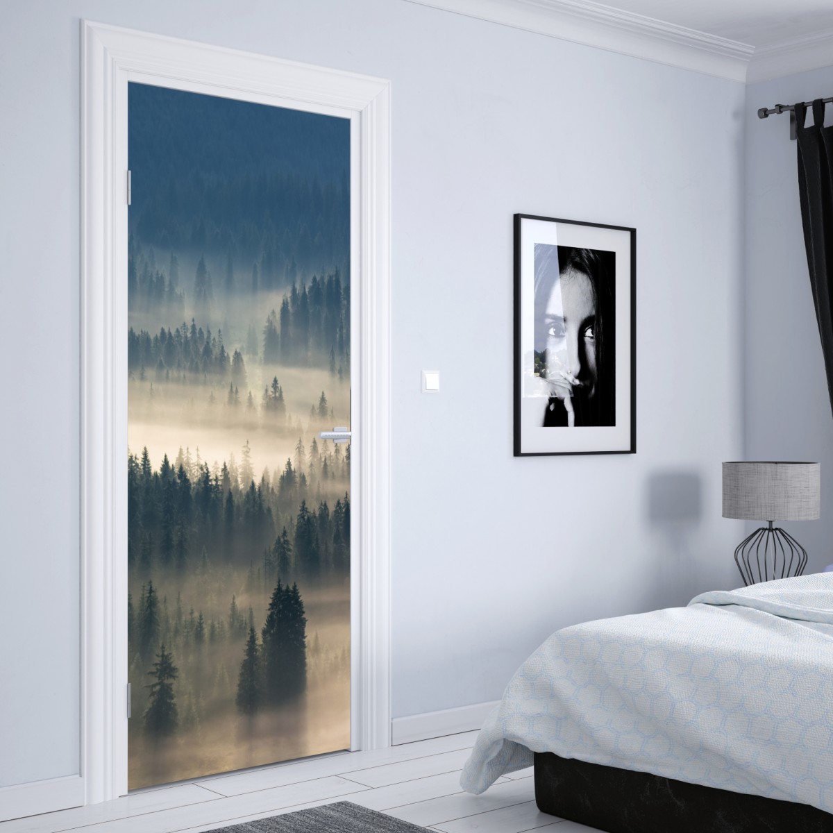 Naklejka na drzwi mglisty las iglasty o świcie – Wallissimo® Naklejka na drzwi mglisty las iglasty o świcie – Wallissimo®