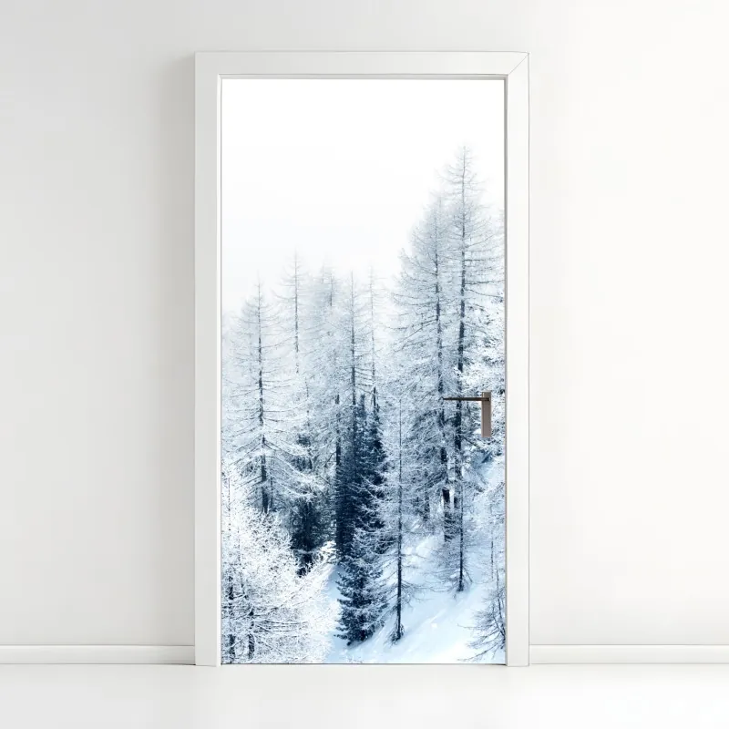 Naklejka na drzwi zimowa cisza: zaśnieżony las
