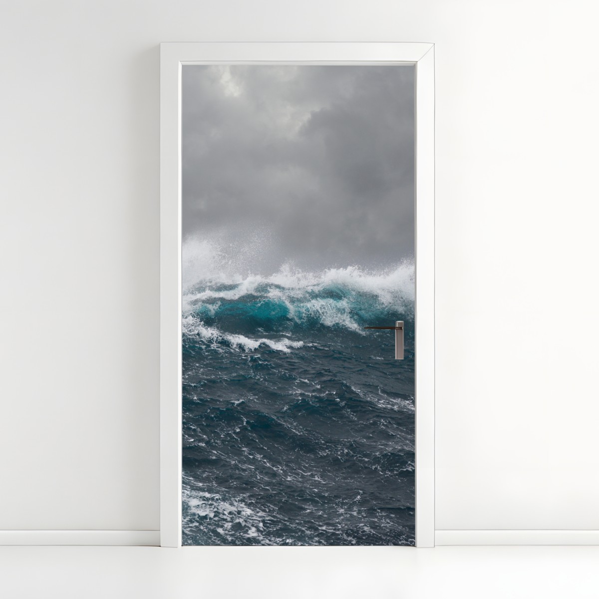 Door sticker stormy sea with crashing waves