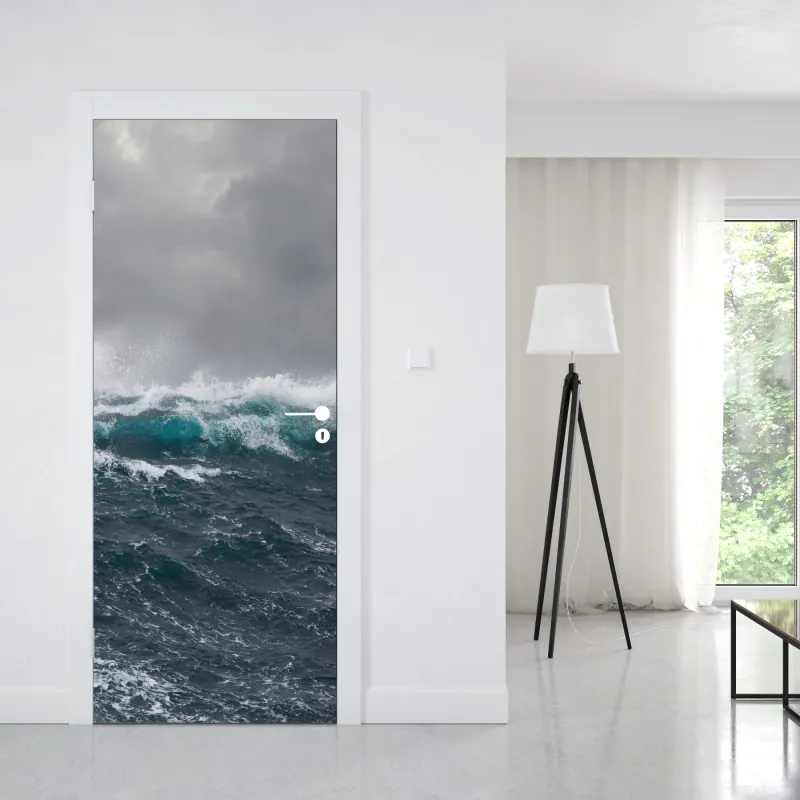 Naklejka na drzwi burzliwe morze z rozbijającymi się falami – Wallissimo® Naklejka na drzwi burzliwe morze z rozbijającymi się falami – Wallissimo®