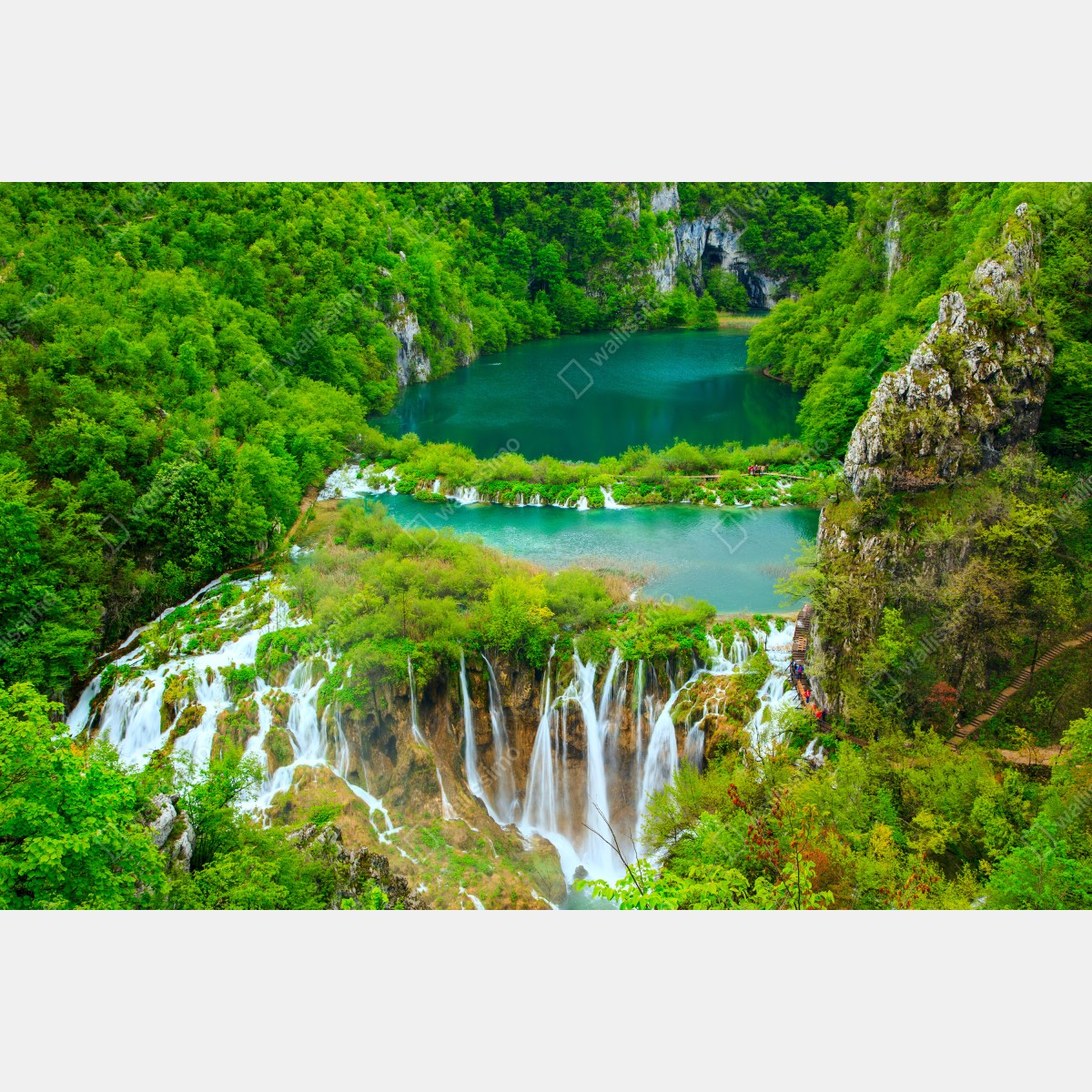 Naklejka na drzwi bujny wodospad i turkusowe jeziora – Wallissimo® Naklejka na drzwi bujny wodospad i turkusowe jeziora – Wallissimo®