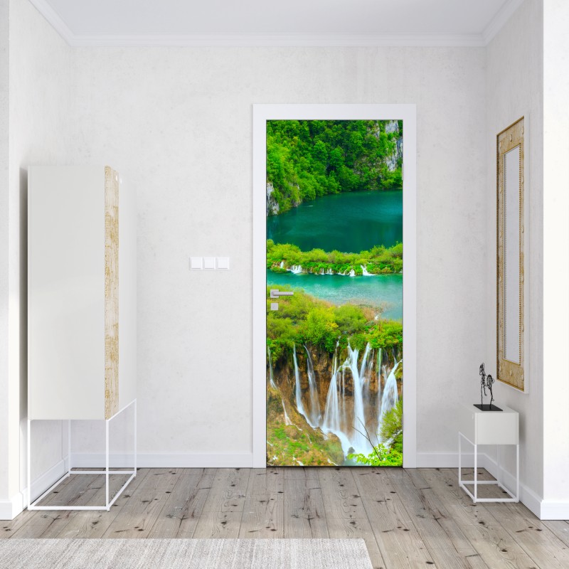 Naklejka na drzwi bujny wodospad i turkusowe jeziora – Wallissimo® Naklejka na drzwi bujny wodospad i turkusowe jeziora – Wallissimo®